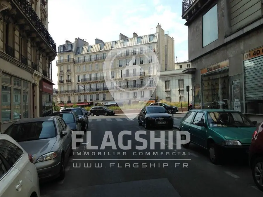Location — commerce Paris Rue de Moscou /Bld des Batignolles