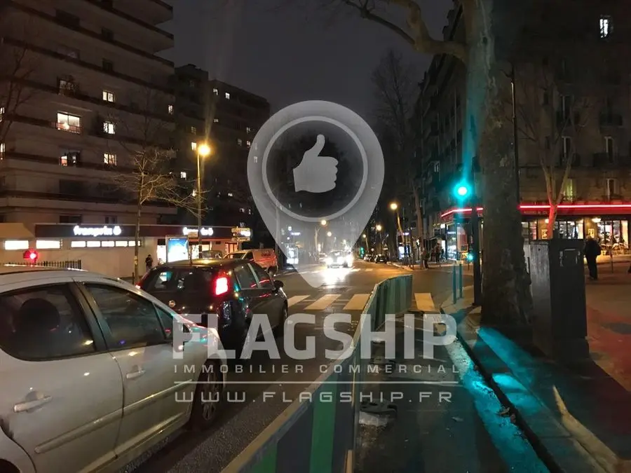 Location — commerce Paris Avenue Simon BOLIVAR