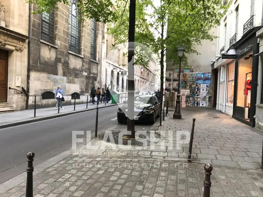 Location — commerce Paris Rue des Francs Bourgeois/ Rue Vielle du temple