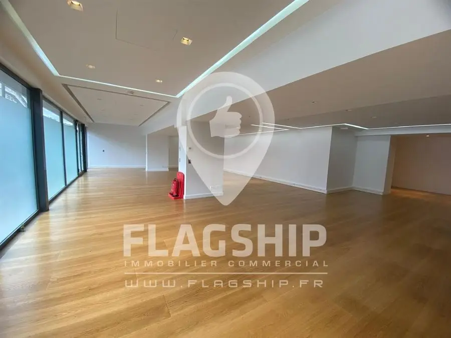 Location — commerce Paris Mozart