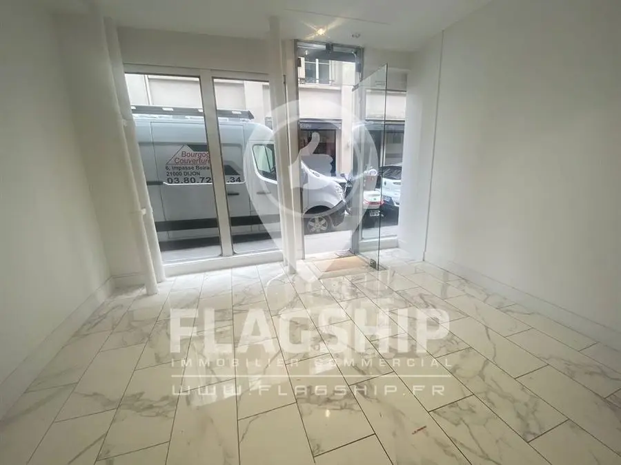 Location — commerce Paris 75008