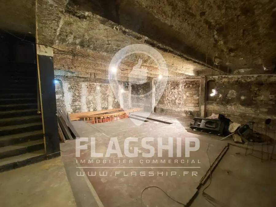 Location — commerce Paris Pigalle