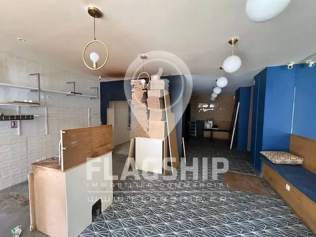 Location — commerce Paris Rue du Faubourg Poissonniere/ Rue de Maubeuge