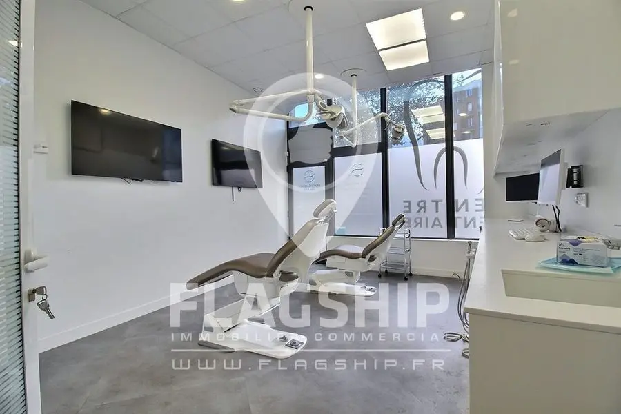 Location — commerce Paris Balard