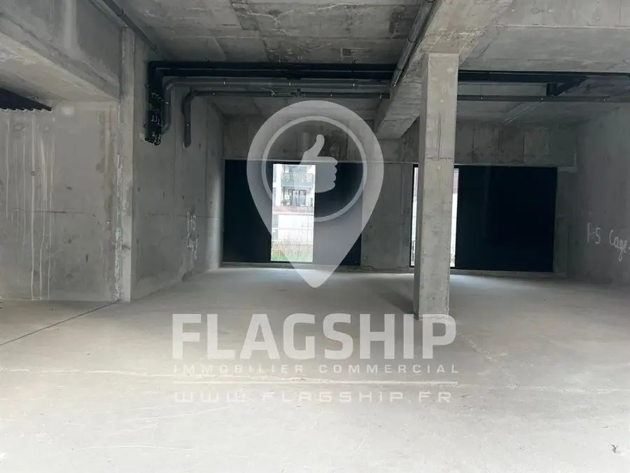 Location — commerce Romainville Romainville