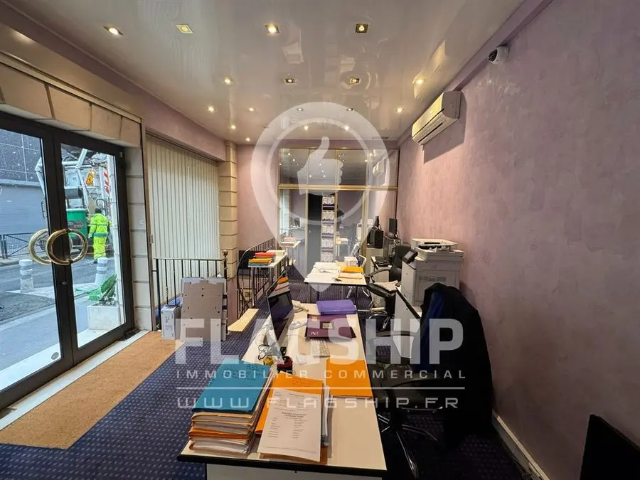 Location — commerce Paris Villette
